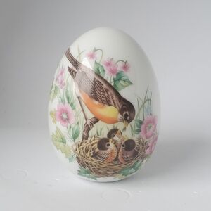Vtg Avon Gifts of Nature Porcelain Egg Robin Every Spring Brings A New Beginning